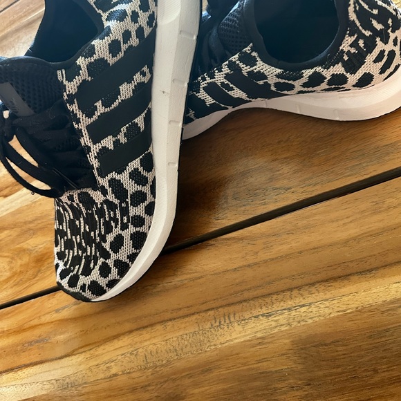 Women’s Adidas Swift Run - Picture 2 of 3